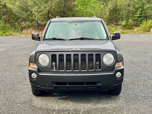 Used 2010 Jeep Patriot Latitude AWD/4WD image 3