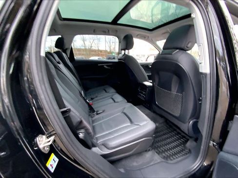 Used 2022 Audi Q7 Premium Plus image 18
