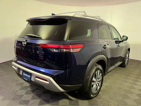 Certified 2023 Nissan Pathfinder SL w/ Black Appearance Package AWD/4WD image 7