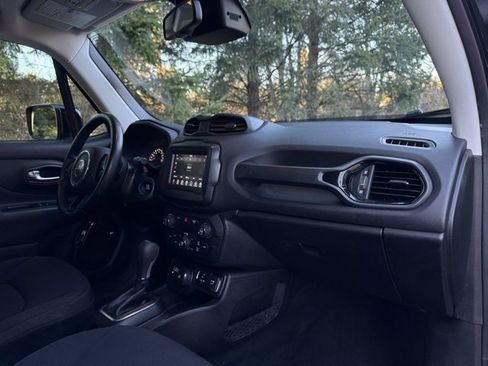 Used 2018 Jeep Renegade Altitude image 23