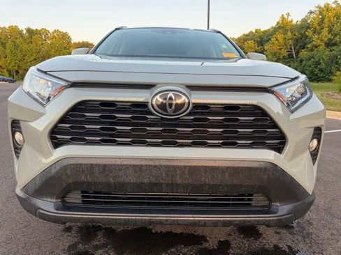 Used 2021 Toyota RAV4 XLE w/ Convenience Package FWD image 3
