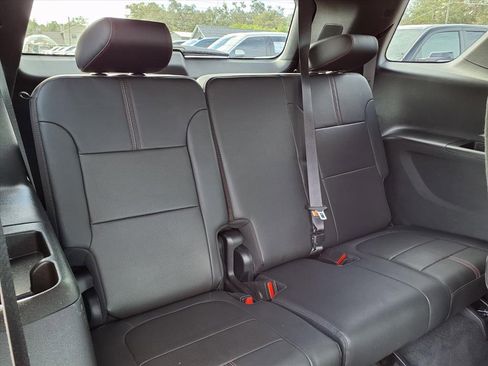 Used 2023 Chevrolet Traverse RS image 17