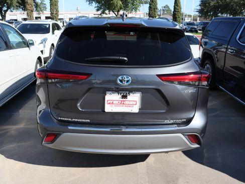 Used 2020 Toyota Highlander Limited Platinum image 10