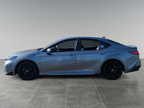 Used 2025 Toyota Camry SE image 2
