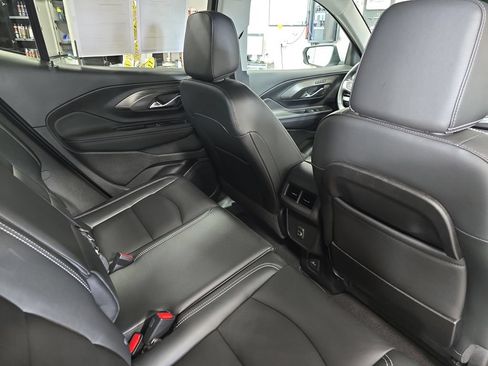 Used 2022 GMC Terrain SLT AWD/4WD image 11