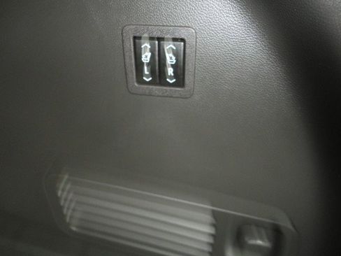 Used 2024 Buick Enclave Avenir w/ Avenir Technology Package image 16