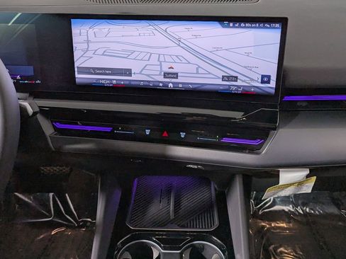 Used 2025 BMW 530i xDrive w/ Premium Package image 37