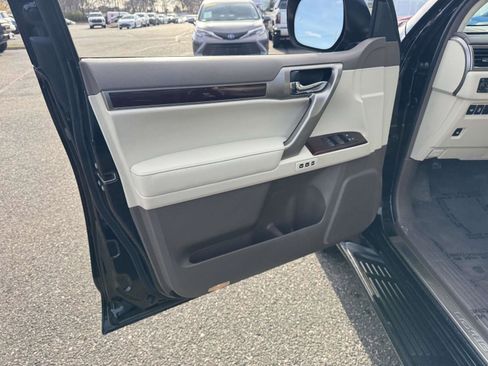 Used 2019 Lexus GX 460 Premium w/ Premium Package image 20