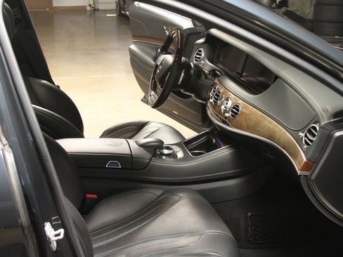 Used 2014 Mercedes-Benz S 63 AMG 4MATIC Sedan w/ Driver Assistance Package image 37