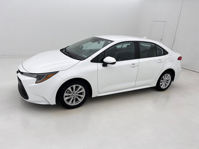 Used 2023 Toyota Corolla LE w/ LE Convenience Package FWD image 5