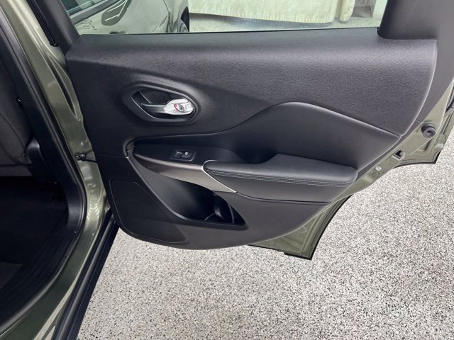 Used 2021 Jeep Cherokee Latitude FWD image 18