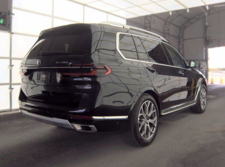 Used 2024 BMW X7 xDrive40i AWD/4WD image 2