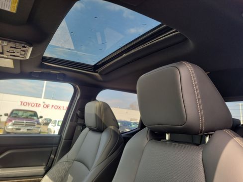 Used 2025 Toyota Tacoma Limited image 16