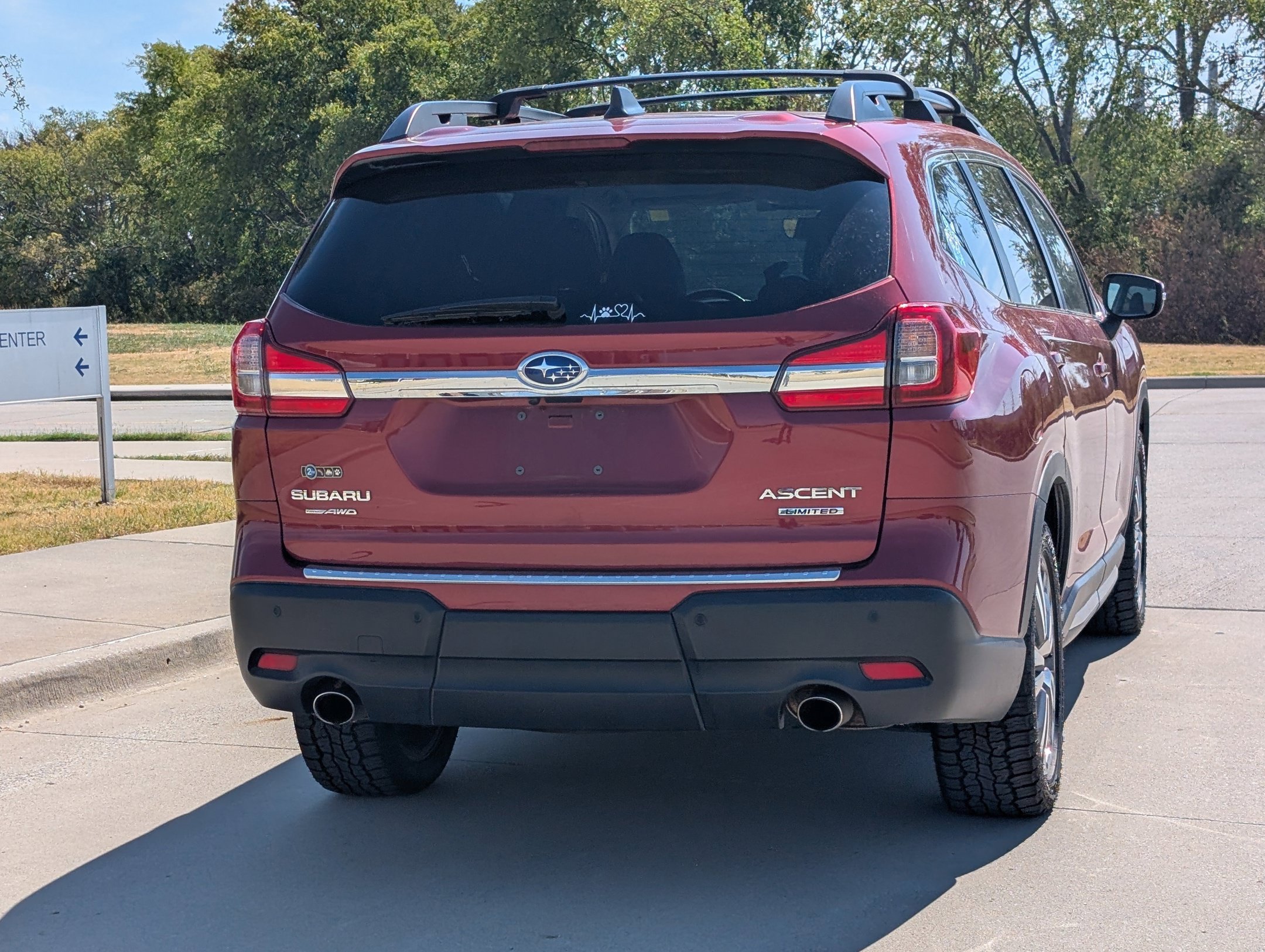 Used 2022 Subaru Ascent Limited w/ Technology Package AWD/4WD image 4