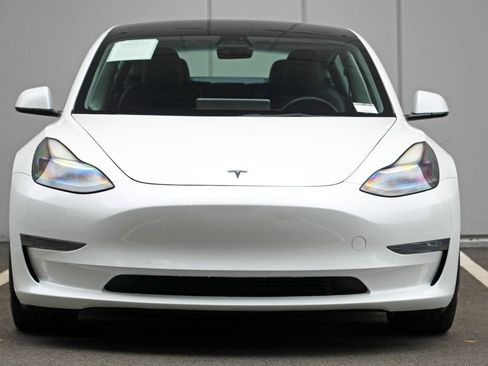 Used 2022 Tesla Model 3 Long Range AWD/4WD image 7