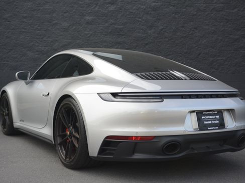Certified 2023 Porsche 911 Carrera GTS image 3