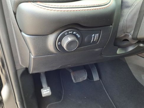 Used 2025 Dodge Durango GT AWD/4WD image 9