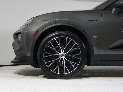 Certified 2025 Porsche Macan 4 Electric image 30