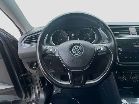 Used 2018 Volkswagen Tiguan SE FWD image 10