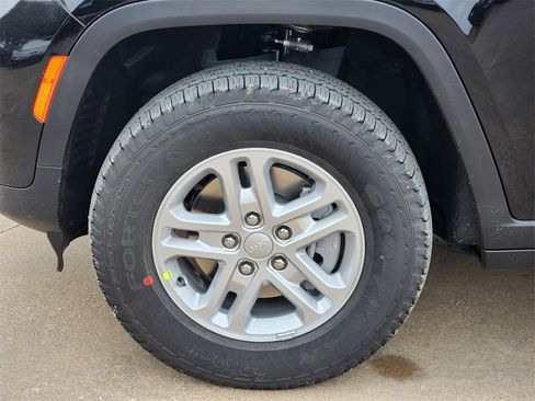 New 2025 Jeep Grand Cherokee Laredo w/ Luxury Tech Group I image 6