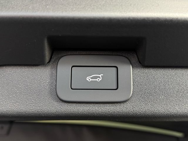 Used 2026 Land Rover Discovery S AWD/4WD image 18