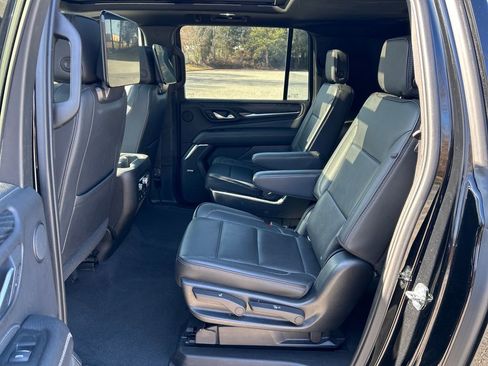 Used 2021 GMC Yukon XL Denali w/ Denali Premium Package image 19