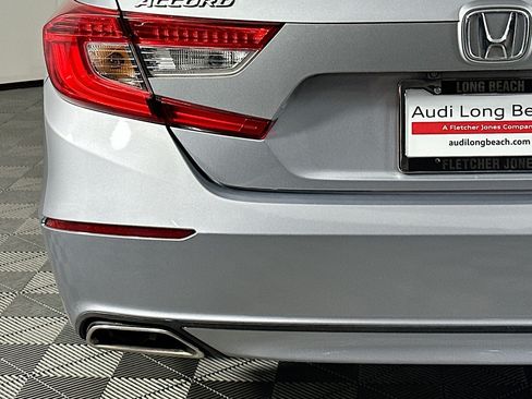 Used 2018 Honda Accord Sport image 17
