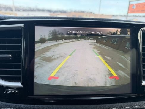 Used 2022 Chrysler Pacifica Touring-L image 26