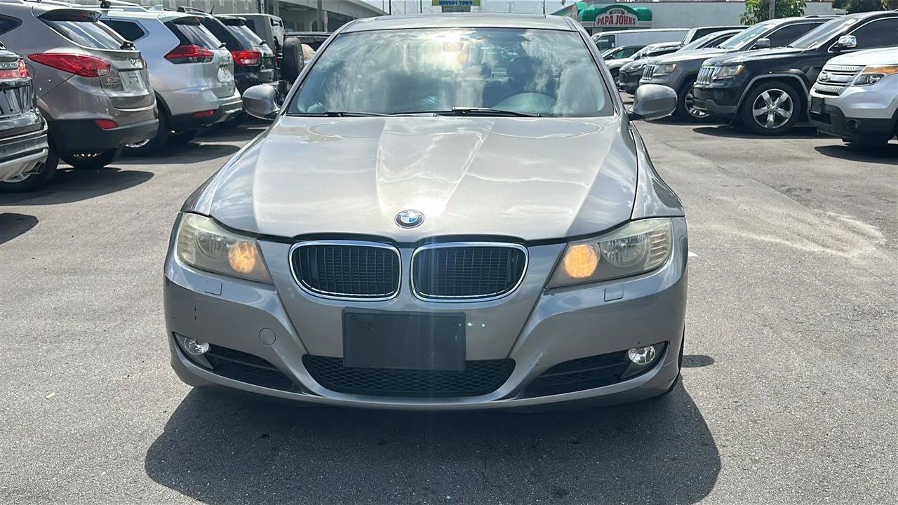 Used 2011 BMW 328i xDrive Sedan AWD/4WD image 4