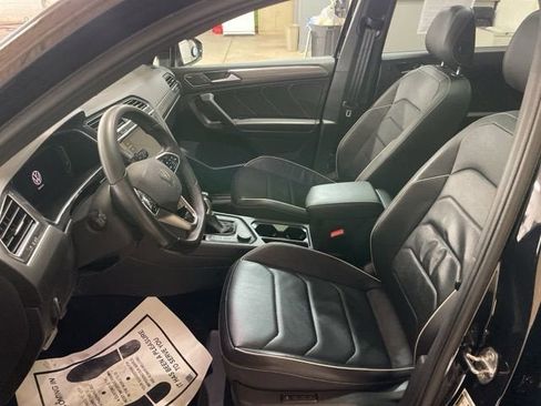 Certified 2022 Volkswagen Tiguan SEL R-Line image 11