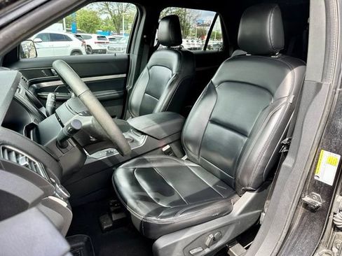 Used 2019 Ford Explorer XLT w/ Equipment Group 202A FWD image 13