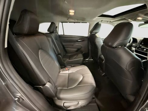 Used 2025 Toyota Highlander XLE image 23