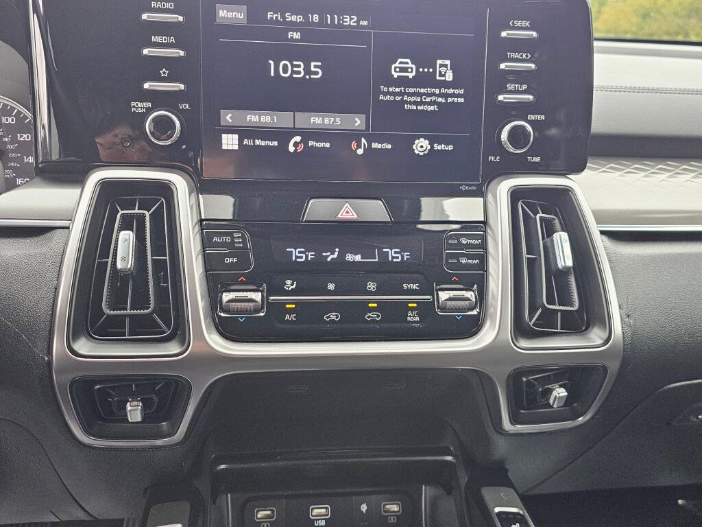 Used 2023 Kia Sorento LX AWD/4WD image 29