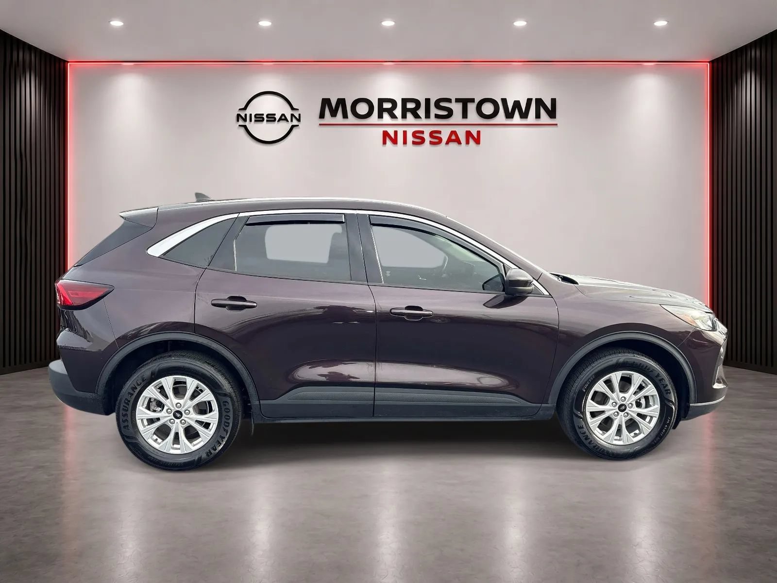 Used 2023 Ford Escape Active w/ Tech Pack #2 AWD/4WD image 2