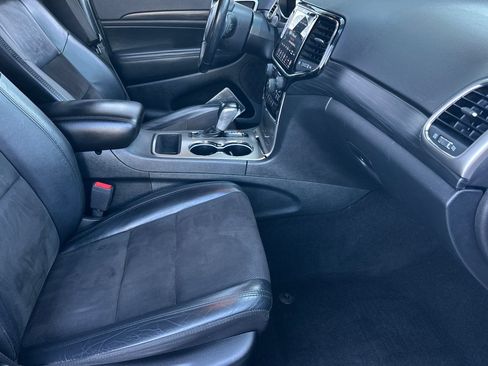 Used 2020 Jeep Grand Cherokee Altitude AWD/4WD image 16