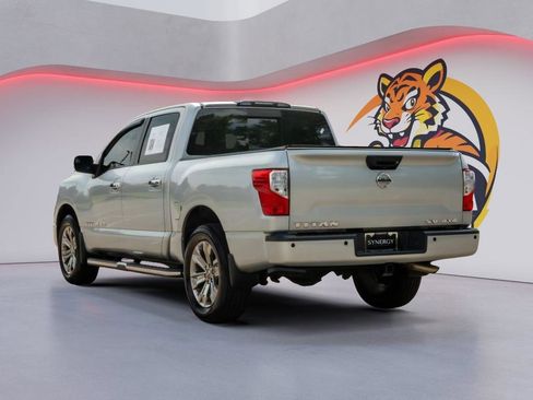 Used 2018 Nissan Titan SV w/ SV Convenience Package AWD/4WD image 7