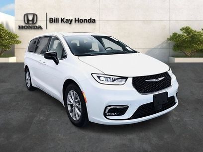 Used 2026 Chrysler Pacifica Limited