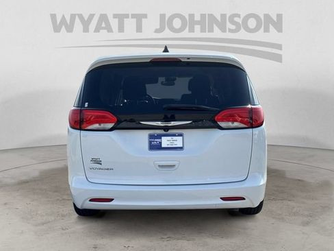 Used 2023 Chrysler Voyager LX FWD image 4