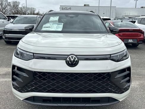 New 2026 Volkswagen Tiguan SE R-Line AWD/4WD image 2