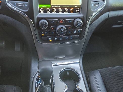 Used 2018 Jeep Grand Cherokee Altitude AWD/4WD image 19