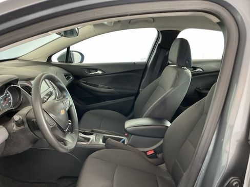 Used 2018 Chevrolet Cruze LT FWD image 10