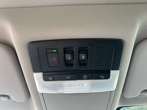 Used 2024 Nissan Rogue SV w/ SV Premium Package FWD image 47