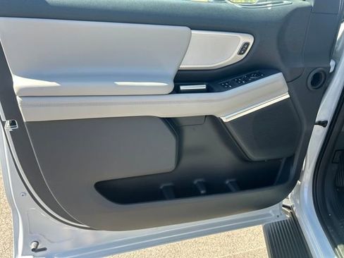 New 2026 Ford Expedition Active image 10