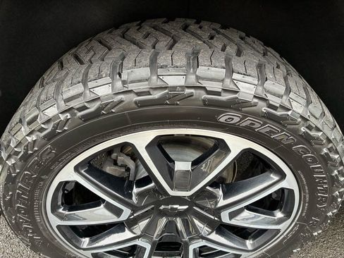 Used 2022 Chevrolet Tahoe RST image 11