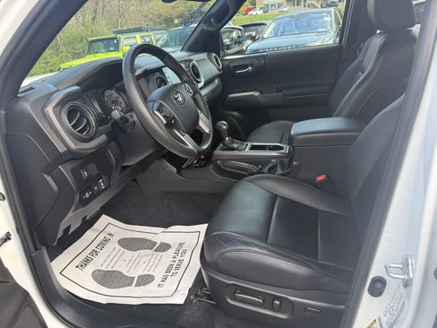 Used 2023 Toyota Tacoma TRD Off-Road w/ TRD Premium Off Road Package image 13