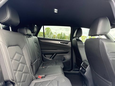 Used 2025 Volkswagen Atlas Cross Sport SE FWD image 16