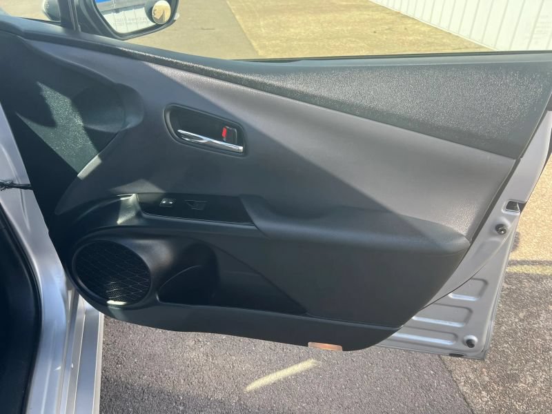Used 2021 Toyota Prius LE FWD image 9