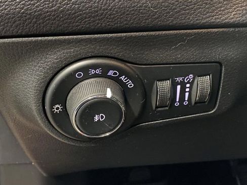 Used 2018 Jeep Compass Latitude w/ Popular Equipment Group image 22