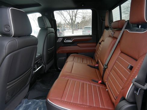 New 2026 GMC Sierra 2500 Denali Ultimate w/ LPO, Black Badging Package image 5