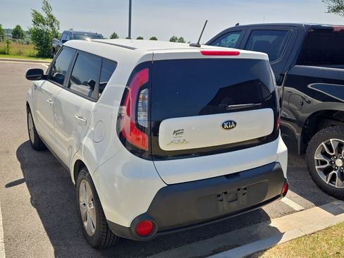 Used 2015 Kia Soul FWD image 2